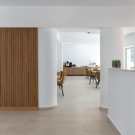 Rodos White فندق