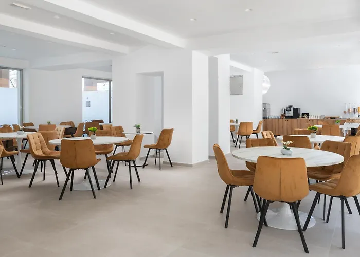 Rodos White فندق